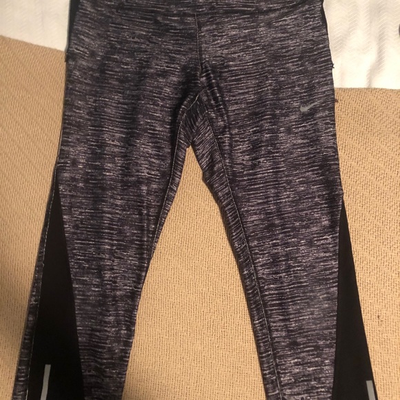 Nike Dri Fit Crop Work Out Pants - Picture 3 of 4